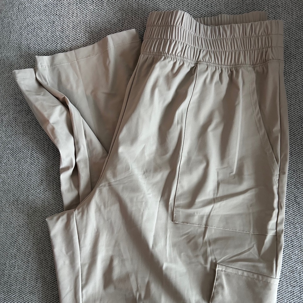 Old Navy High-Waisted SleekTech Tapered Cargo Pant